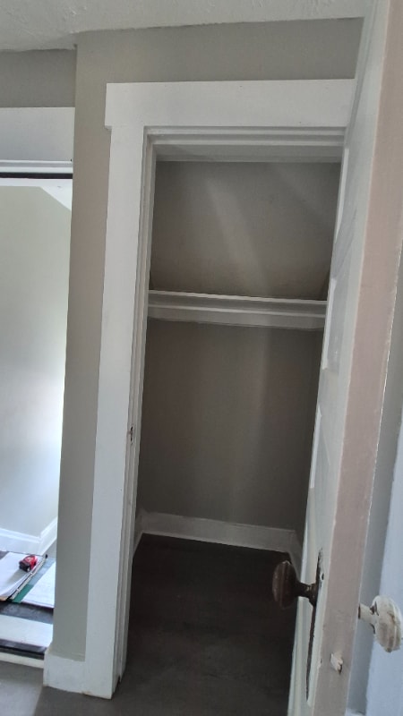 Building Photo - 916 Riverview Terrace