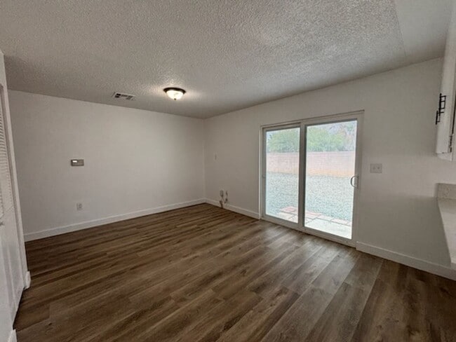 Foto del edificio - 1455 Laramie Ave