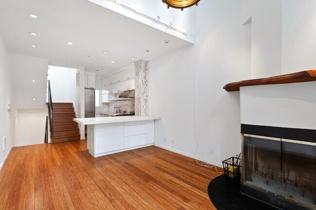 Building Photo - 142 Langton St