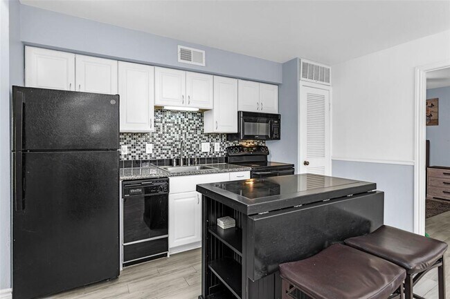 Foto del edificio - 12900 Walden Rd