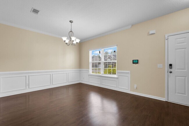 Foto del edificio - 659 Red Oak Ln