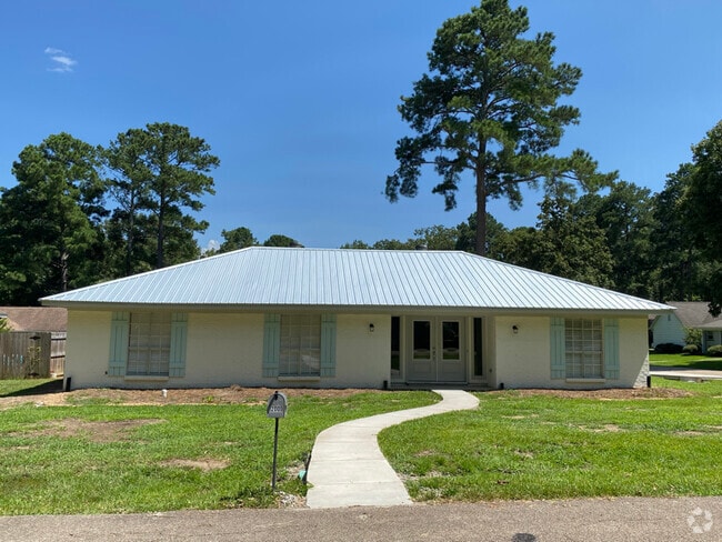 Building Photo - 200 Poplar Dr