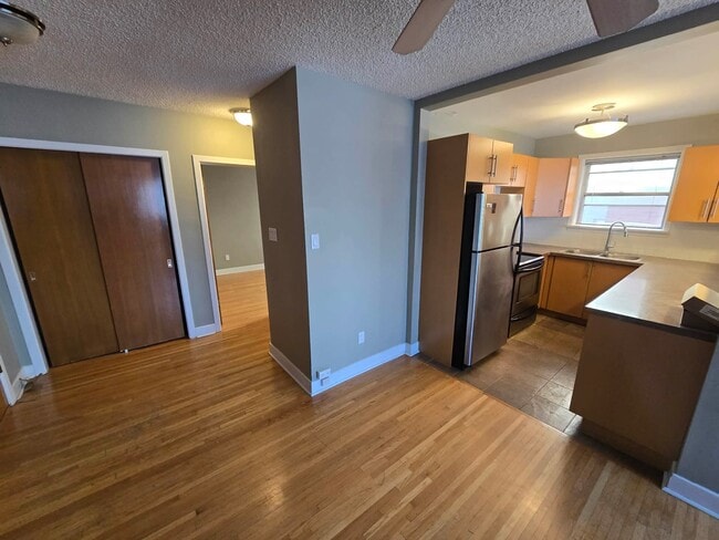 Building Photo - 246-246 Home St