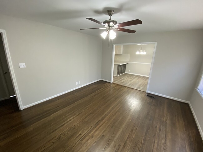 Building Photo - 409 Tupelo Rd Center Point, AL 35215