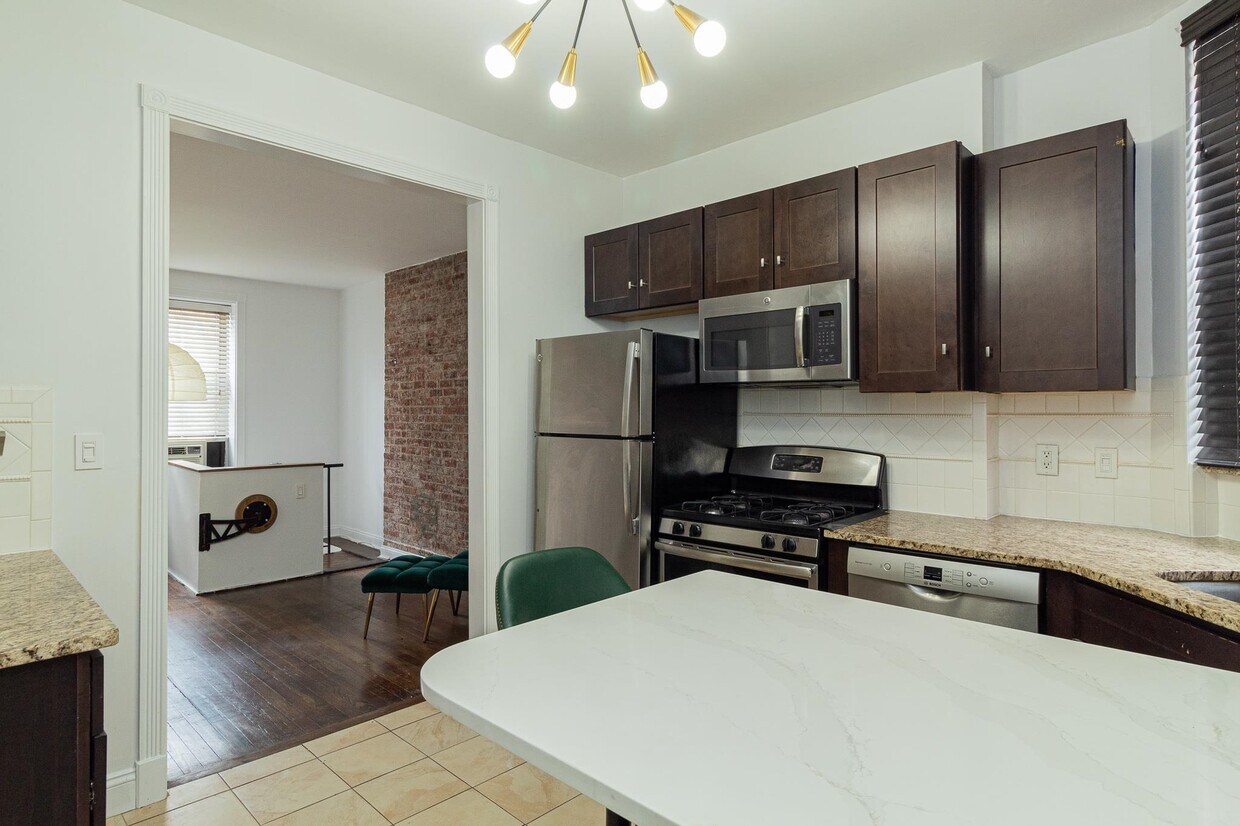 Primary Photo - 622 Park Ave