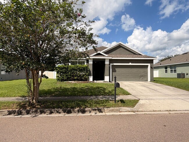 Foto del edificio - 633 Highland Meadows Ave