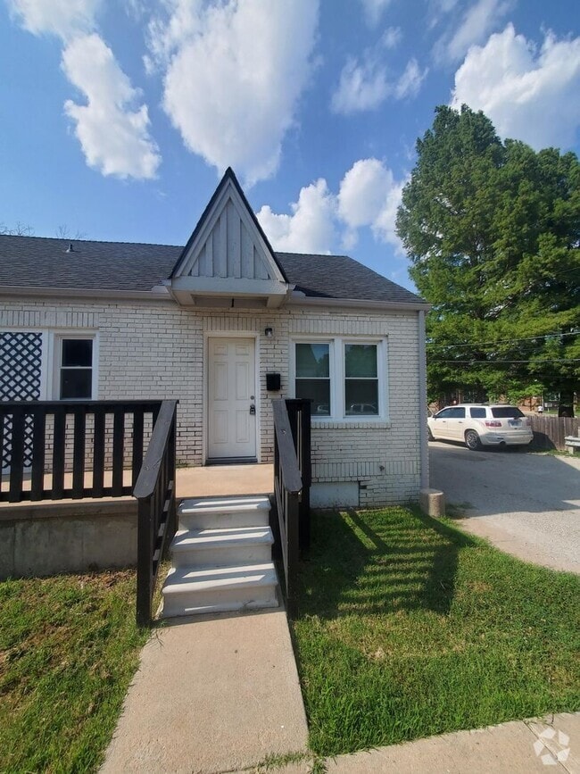 Building Photo - 304 S Hydraulic Ave