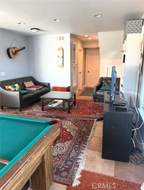 Foto del edificio - 2367 Elden Ave