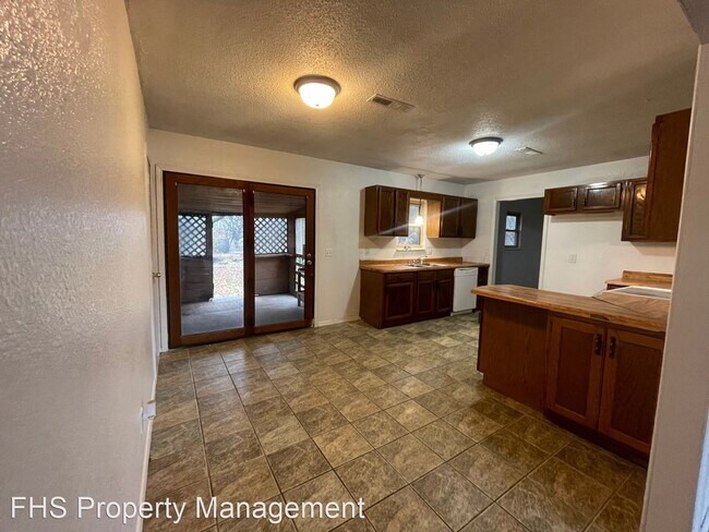 Building Photo - 3 br, 2 bath House - 633 S Miller Road