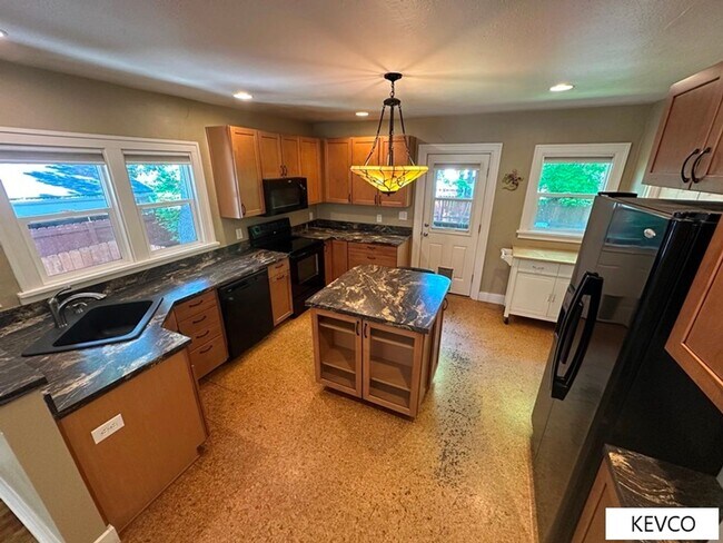 Building Photo - 115 Sylvan Ct