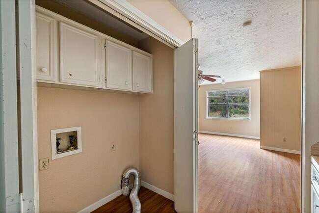 Foto del edificio - 908 N LBJ Dr