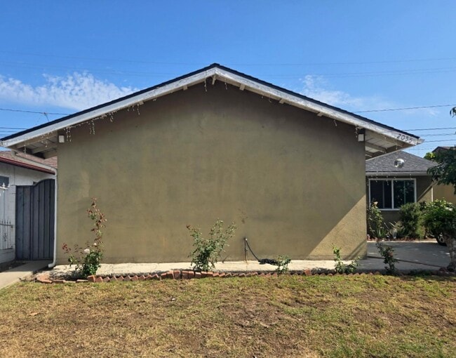 Building Photo - 2055 San Jose St