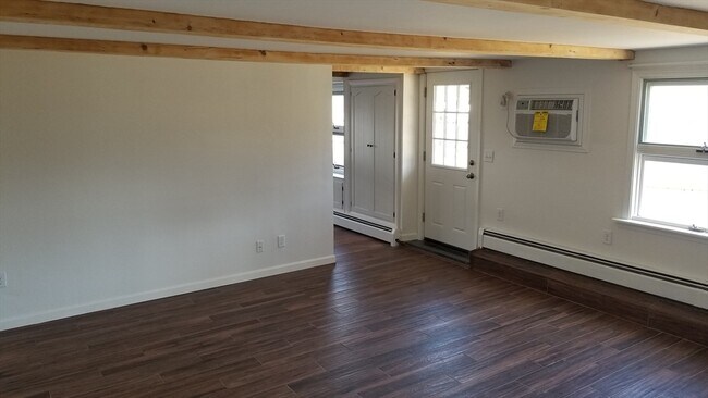 Foto del edificio - 300-302 Pleasant St