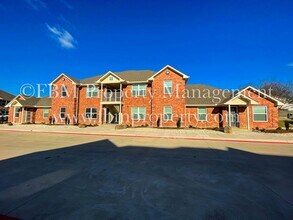 Building Photo - 1203 N Clay St