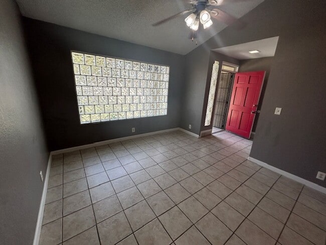 Building Photo - 2835 E Norman Ave