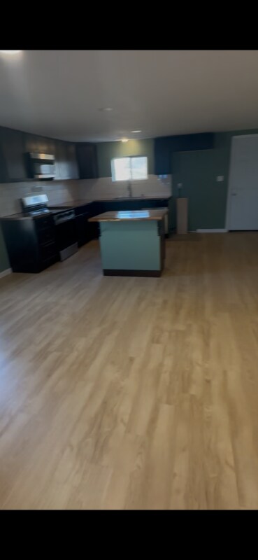 Foto del edificio - 802 Sinclair Ave