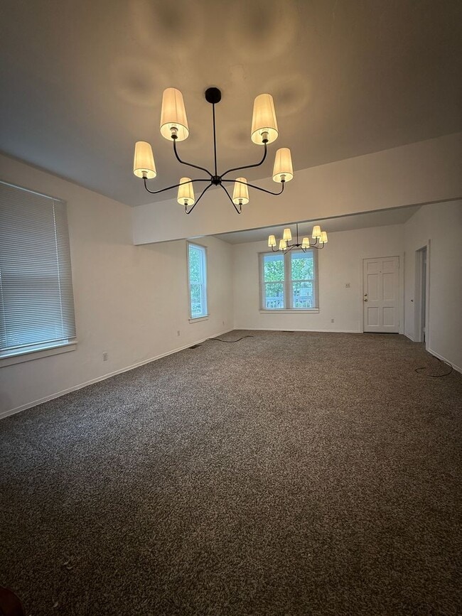 Building Photo - 3-bedroom, 1-bath home in Redding blends historic charm with modern finishes!