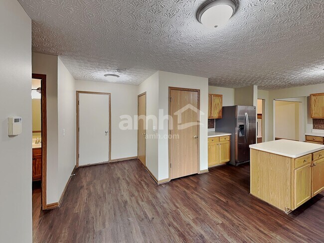 Foto del edificio - 2649 Cross Creek Ave