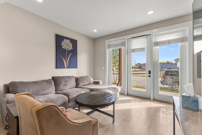 Photo - South Broad St Townhome, Walk to the Riverwalk!