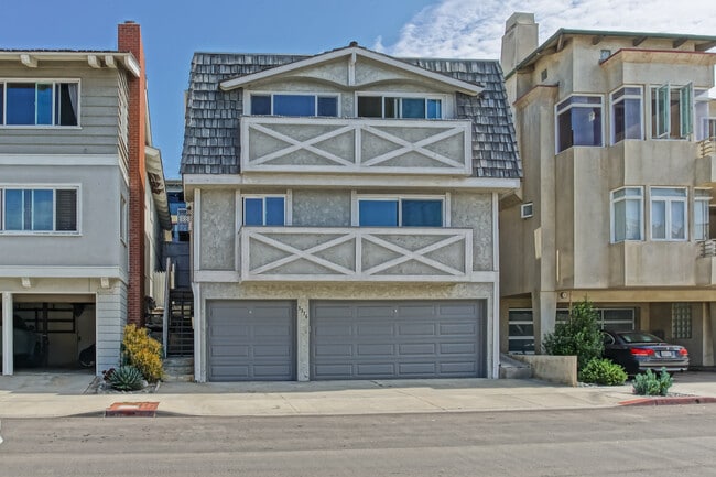 Building Photo - 3316 Manhattan Ave