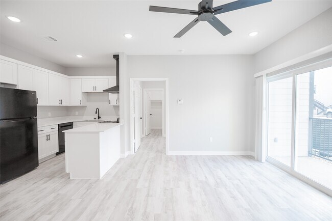 Building Photo - 2101 Reinke Rd