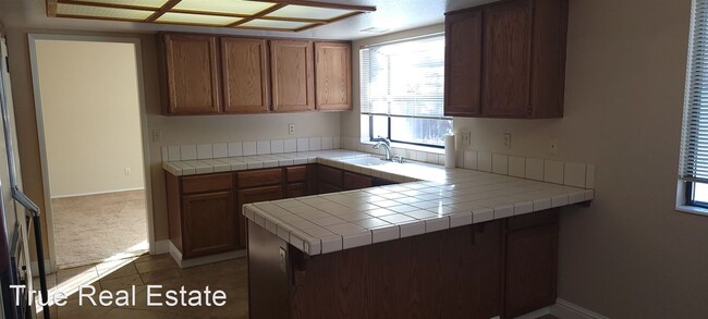 Foto del edificio - 4 br, 2.5 bath House - 4825 Pinesprings Dr