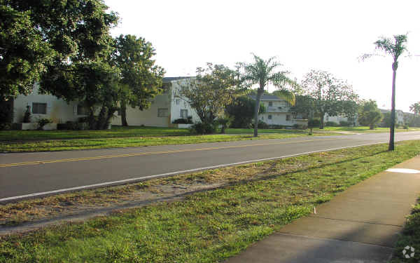 Building Photo - Lighthouse Apartments