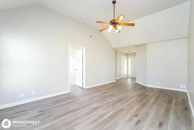 Building Photo - 972 Tom Hailey Blvd, La Vergne, TN 37086