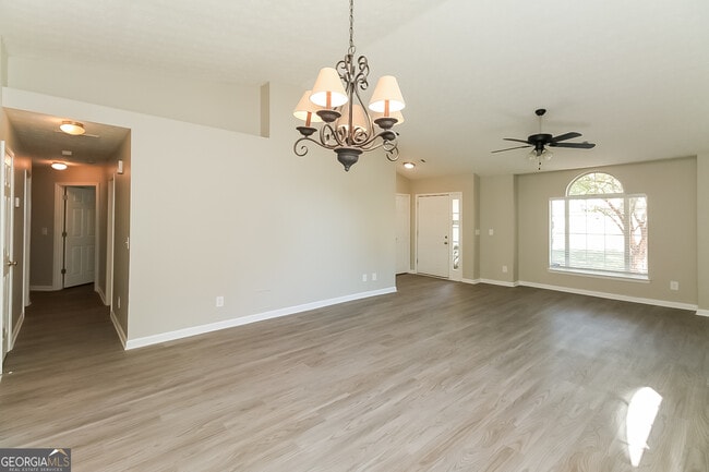 Foto del edificio - 6695 Emerald Pointe Cir