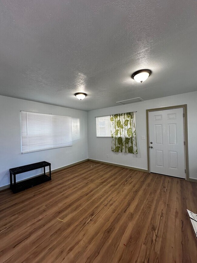 Building Photo - 144 Mauna Loa St