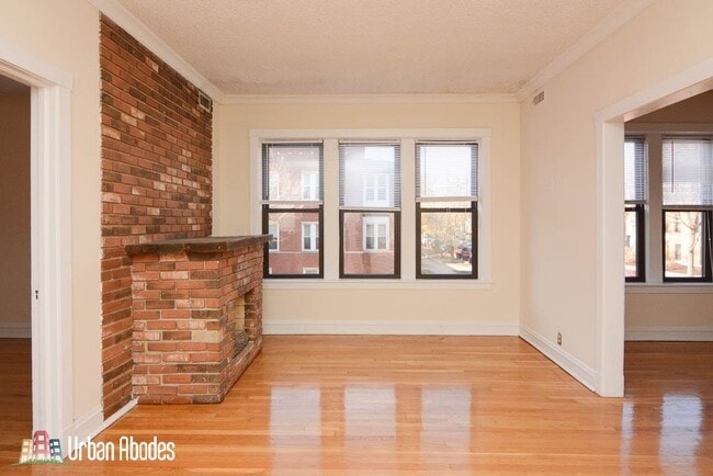 Building Photo - 3523 N Racine Ave
