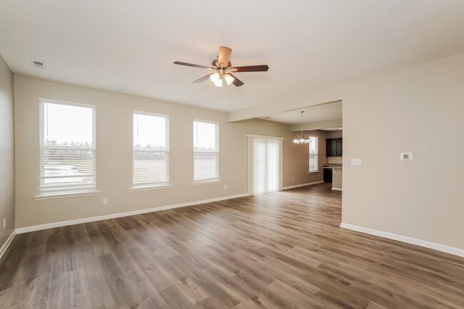 Building Photo - 1119 Barberry Dr
