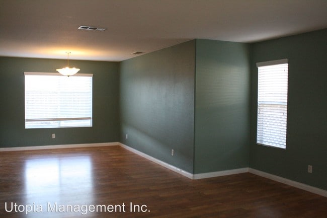 Building Photo - 4 br, 3 bath House - 23682 Canyon Heights Dr