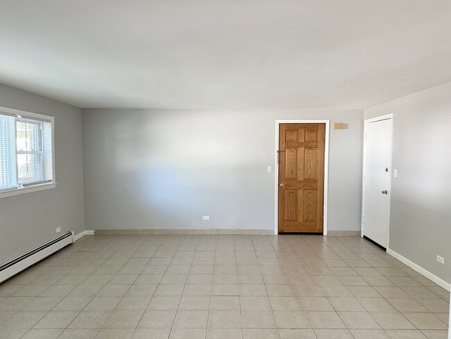 Building Photo - 117 E Grove St