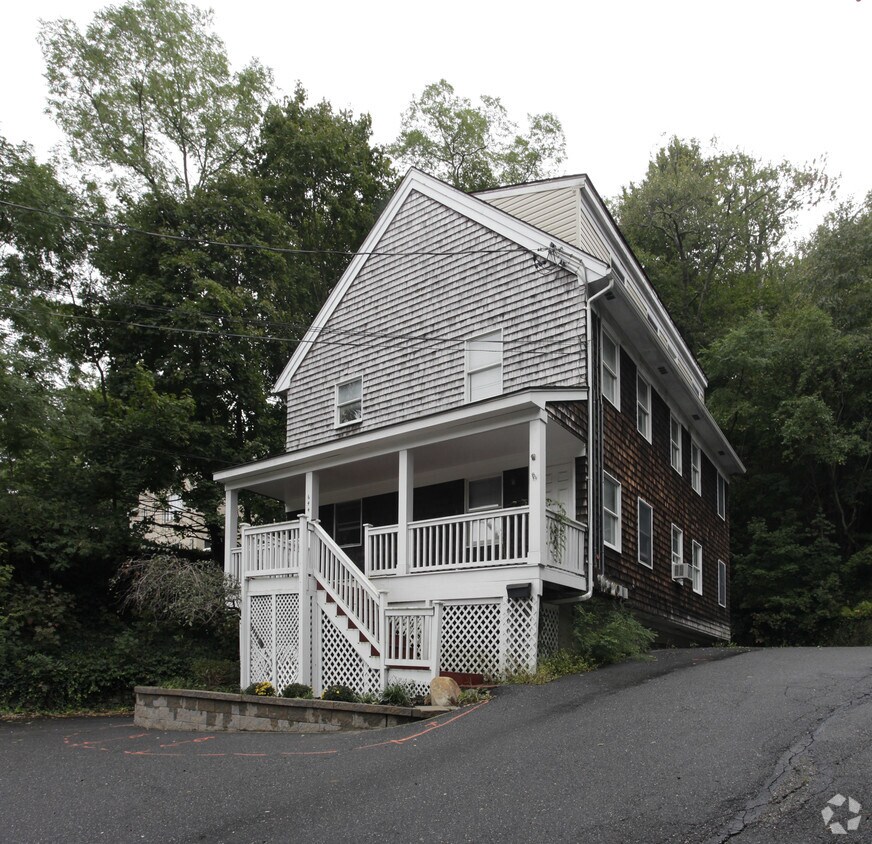 Primary Photo - 644 Main St
