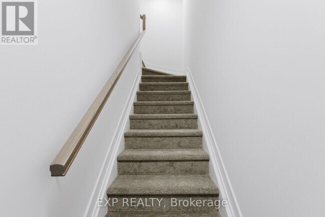 Building Photo - 203 Silhouette Private