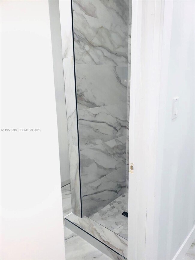 Foto del edificio - 270 NE 162nd St