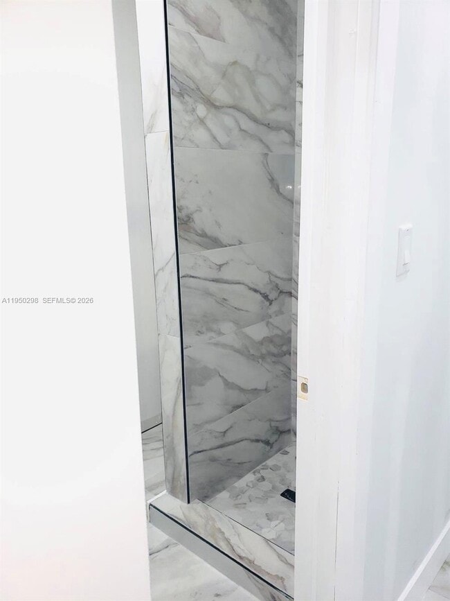 Building Photo - 270 NE 162nd St