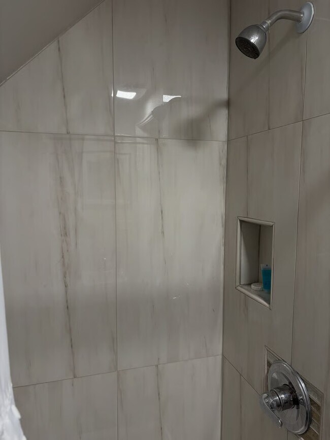 Foto del edificio - 15101 Arden Ave