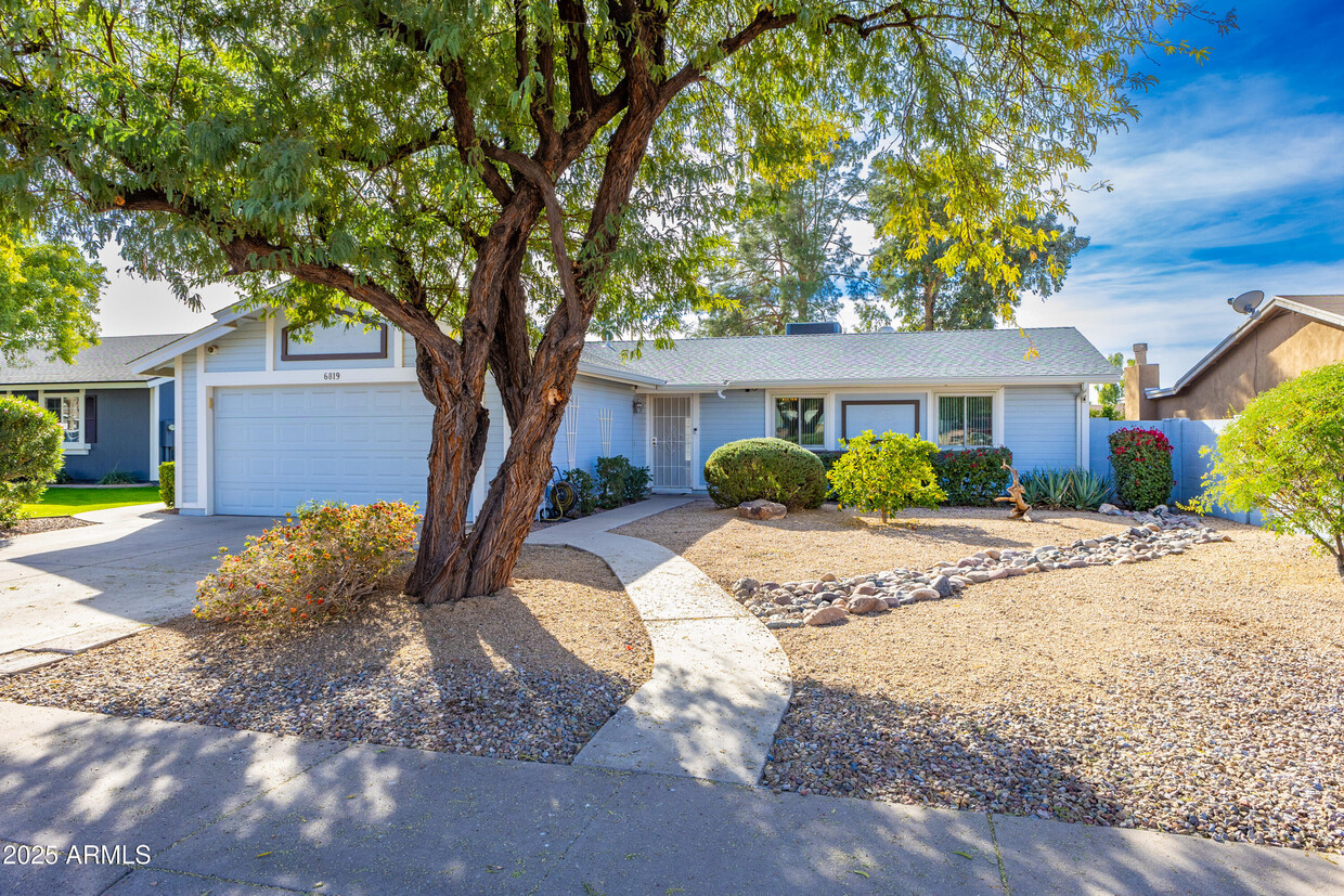Primary Photo - 6819 E Grandview Dr