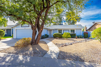 Building Photo - 6819 E Grandview Dr