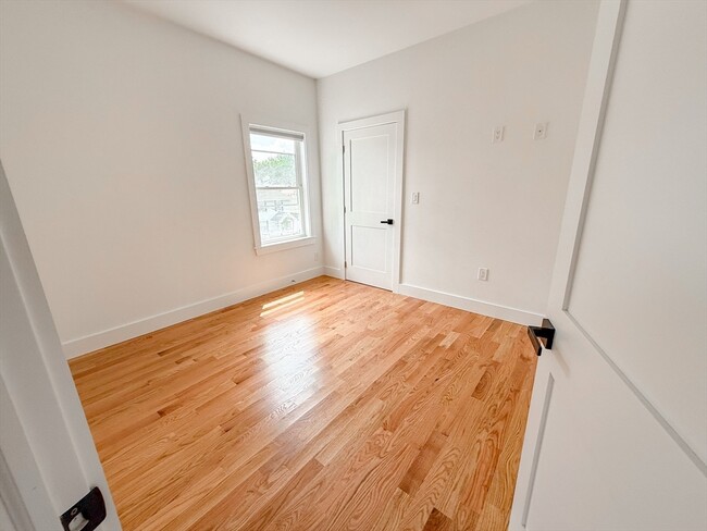 Building Photo - 232 Lynnfield St