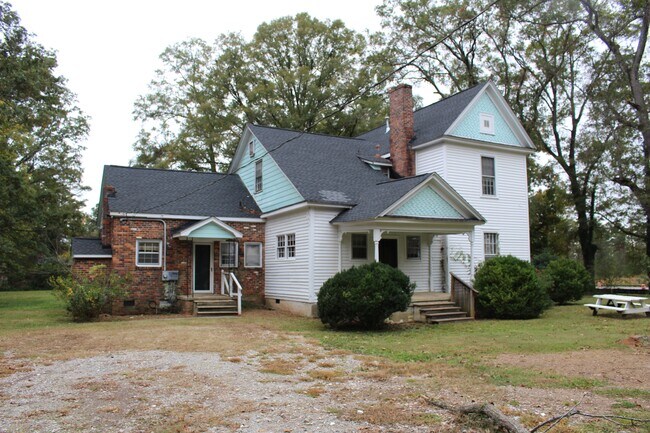 Building Photo - 2821 Saluda Rd