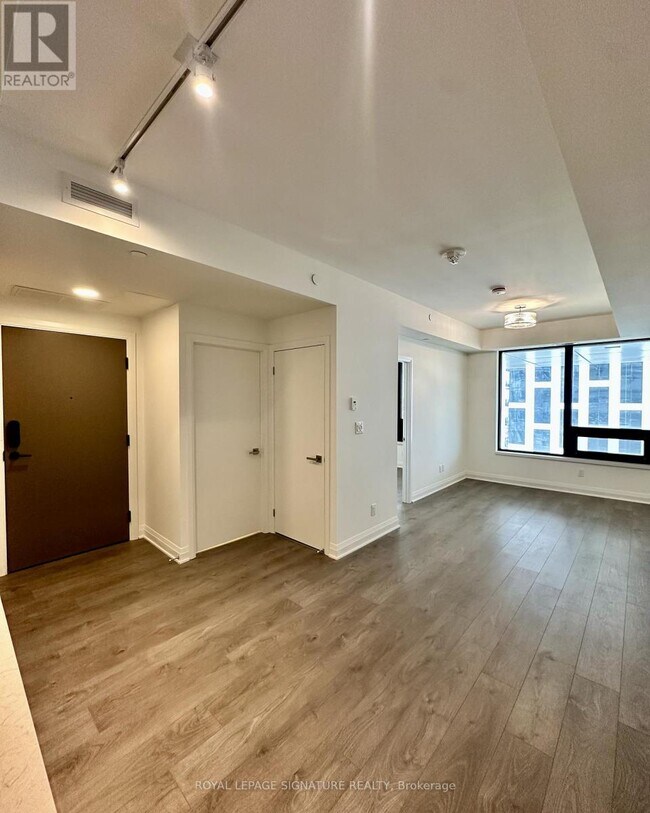 Photo du bâtiment - 4015 The Exchange