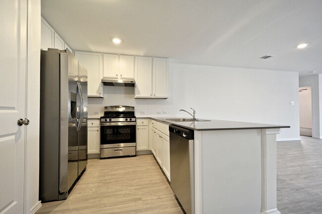 Building Photo - 2410 Broken Arrow