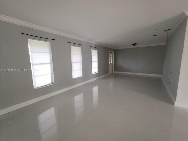 Foto del edificio - 1240 N 74th Terrace