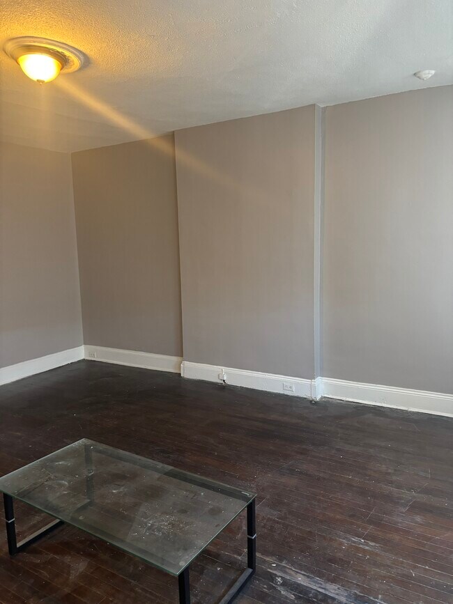 Sala de estar - 2839 N Calvert St