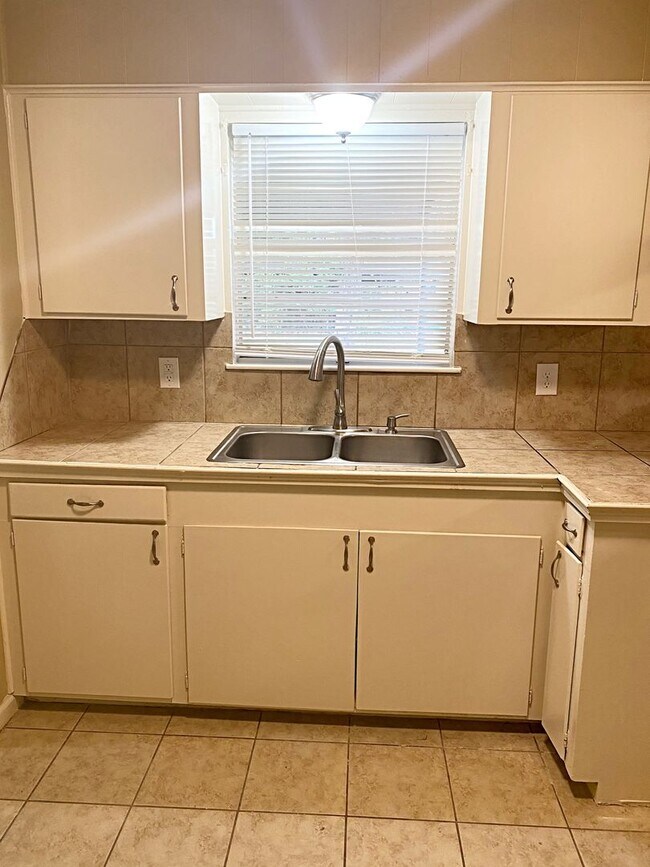 Building Photo - 9320 Shepherd Dr