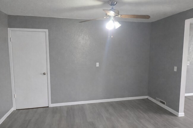Building Photo - 401 N. East Avenue-23