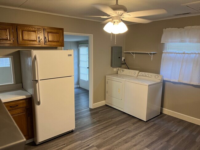 Building Photo - 1718 W Granview Dr